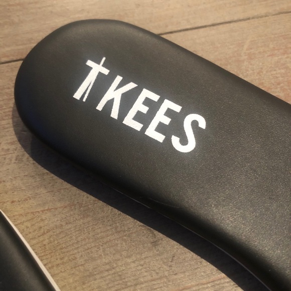 TKEES Lucas Slides Size 9 - Picture 2 of 5